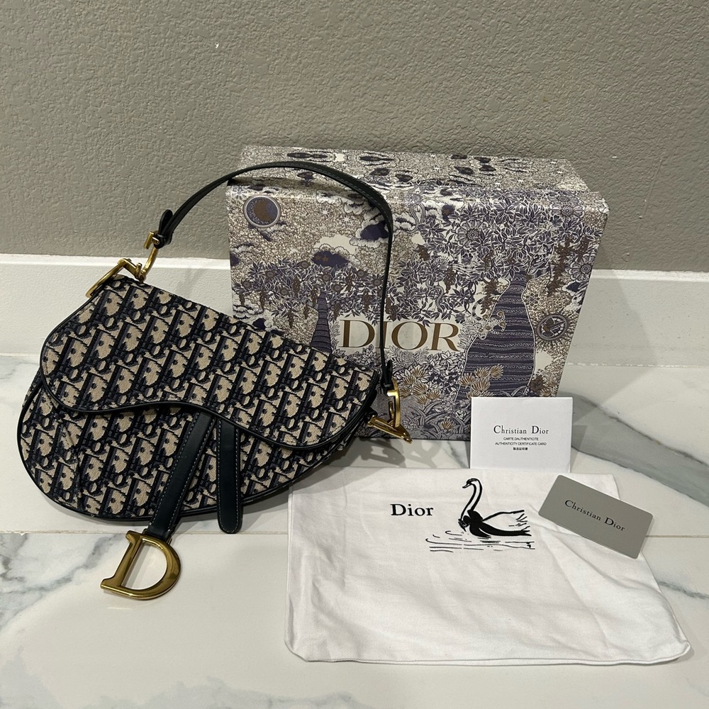 Dior purse